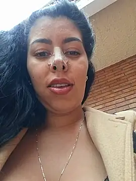 Luianna live cam on StripChat
