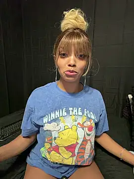 Rakiyahcharms live cam on StripChat
