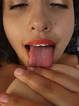 Lucy_Marin live cam on StripChat