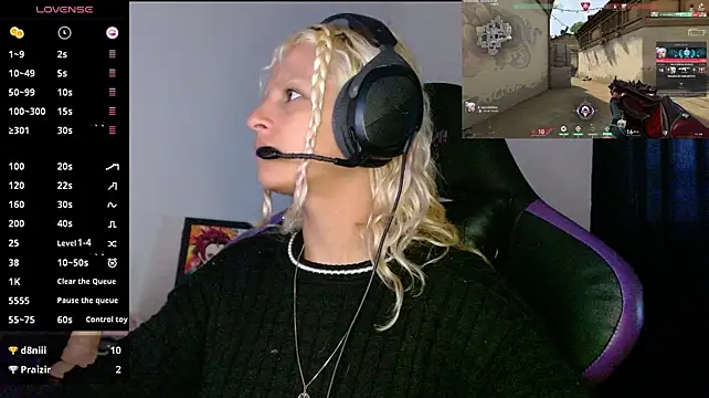 blondegamerr live cam on StripChat