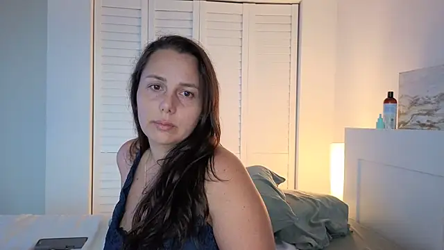 bellag825 live cam on StripChat