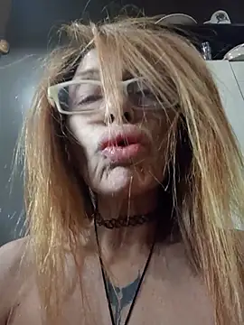 FrozenWaffle live cam on StripChat