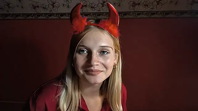 LavelleHolbrook live cam on StripChat