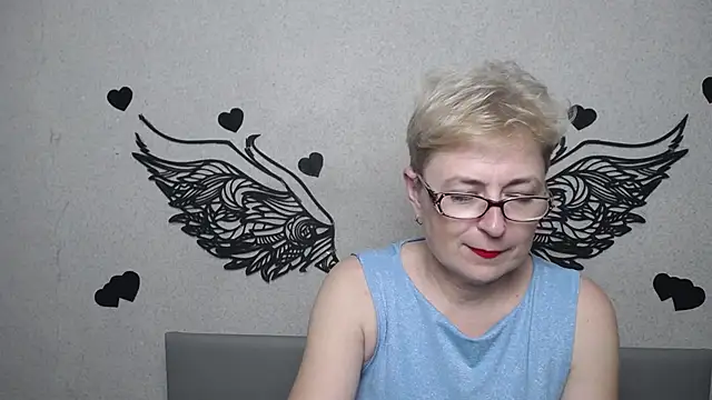 EmiliaGree live cam on StripChat