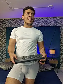OliverWyse live cam on StripChat