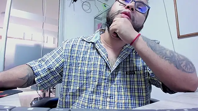 VINCEDMAGLIOO live cam on StripChat