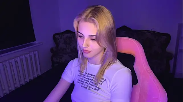 neweva_ live cam on StripChat