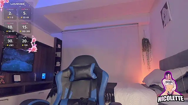 nicolette_tay live cam on StripChat