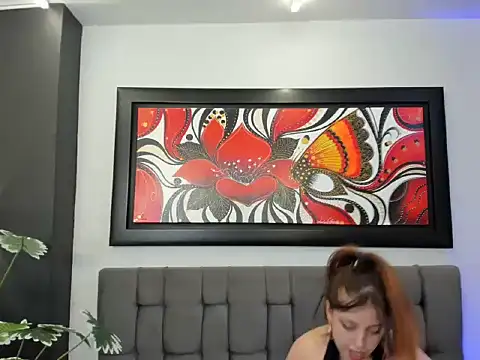 AngeliqueGirard live cam on StripChat