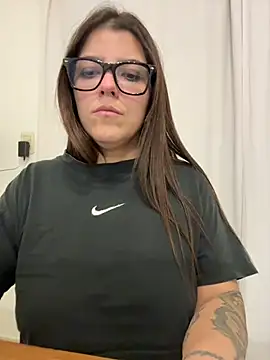lilylovelesss live cam on StripChat