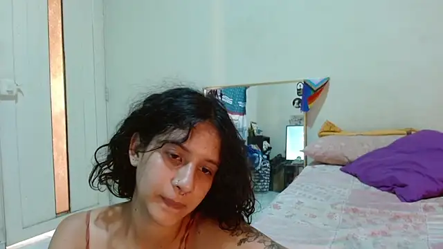 AlinaWoolf_ live cam on StripChat