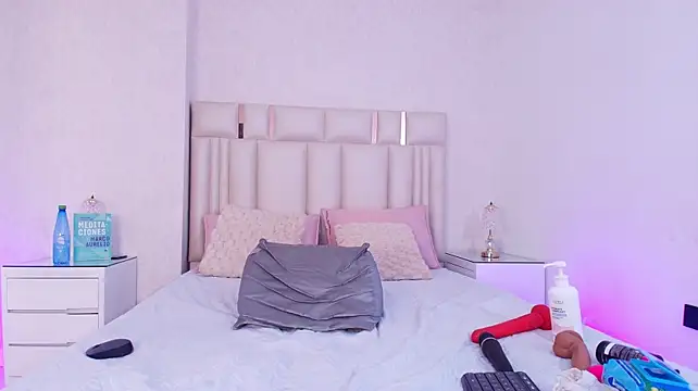 alanarose18 live cam on StripChat