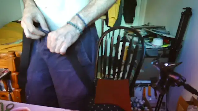 JohnnyMoves live sex cam