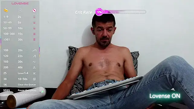 Dale_E live cam on StripChat