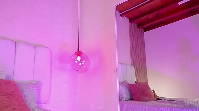 ElenaJamess live cam on StripChat