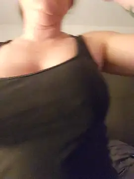 Femininefirexo1 live cam on StripChat