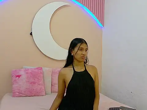 SamanthaLaurent live cam on StripChat