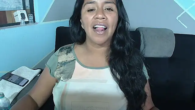 saggil23 live cam on StripChat