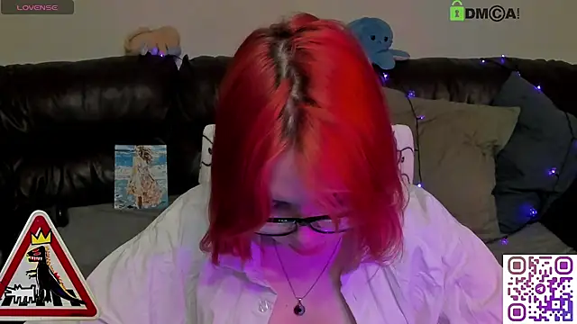 LinneaChan live cam on StripChat