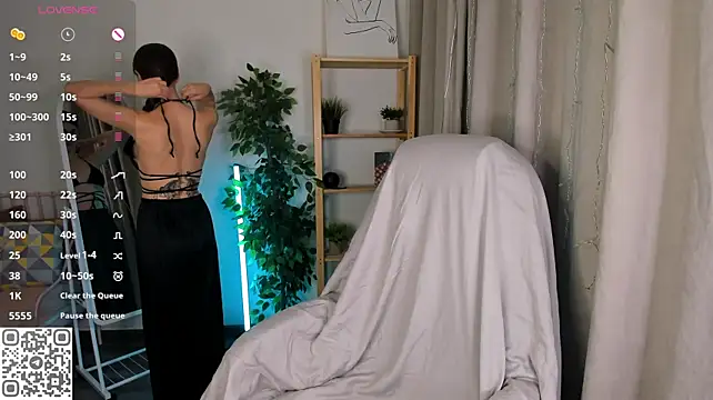 Ohh-my-vens live cam on StripChat