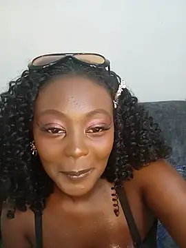cocoluxe live cam on StripChat