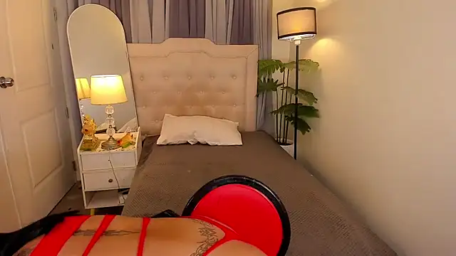 HugeCocoCock live cam on StripChat