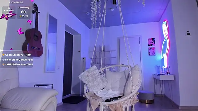 InnocentEvee live cam on StripChat