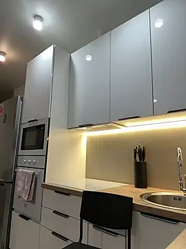 FriendlyFire_18 live cam on StripChat