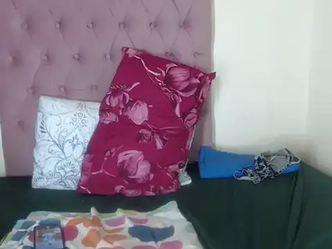 Nellybbx3 live cam on StripChat