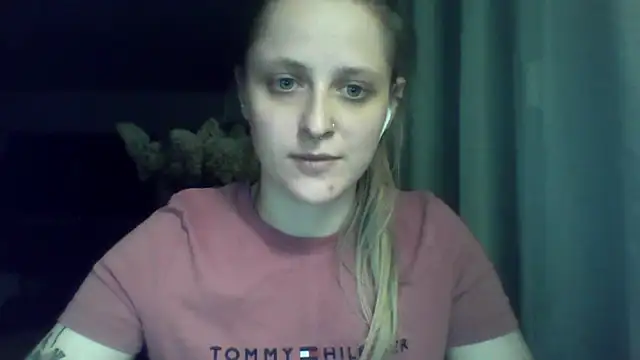 LeaWetGirl live cam on StripChat
