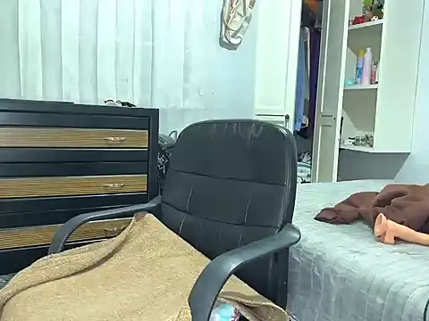 thomass1018 live cam on StripChat