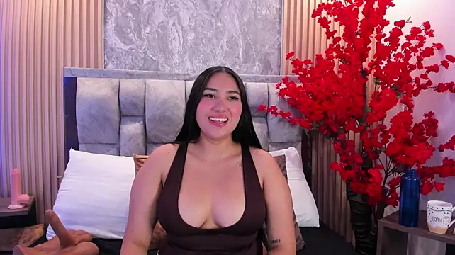 Sulay_Kim live cam on StripChat