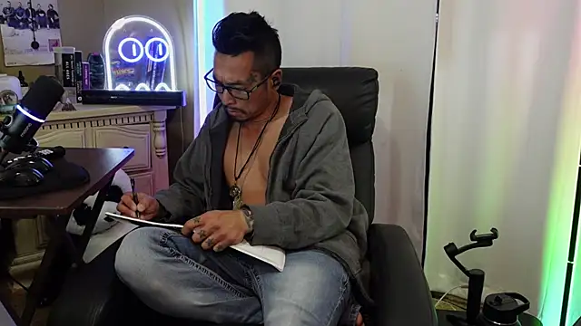 Ghost11_11 live cam on StripChat