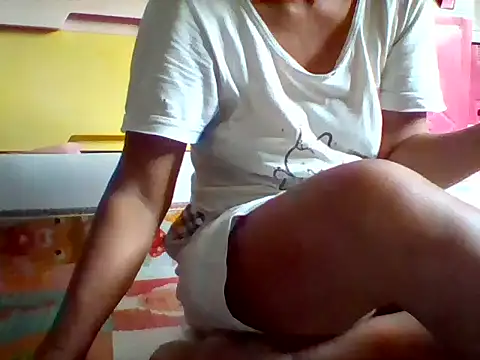 pinay4u69 live cam on StripChat