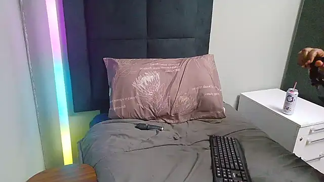 SpicedDove live cam on StripChat