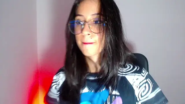 luna_blossom_ live cam on StripChat