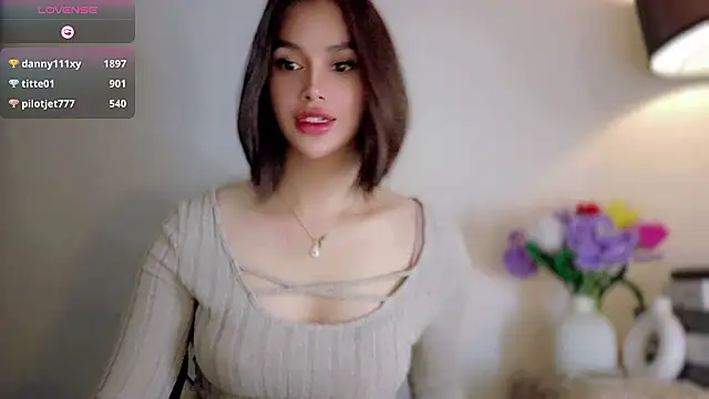 Anna_HollyDoll live cam on StripChat