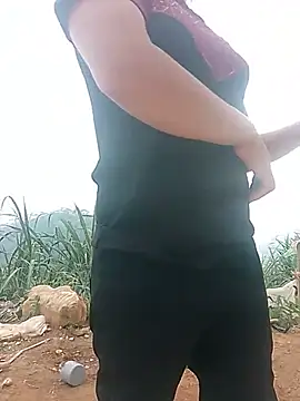 daisyy2 live cam on StripChat