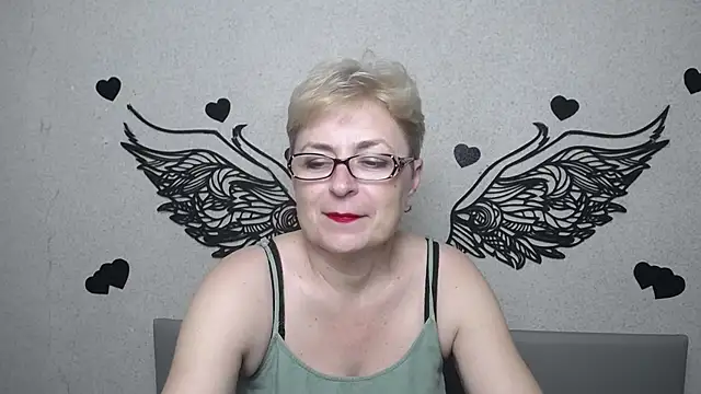 EmiliaGree live cam on StripChat