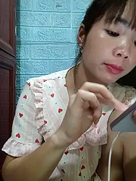 AmyLinee01 live cam on StripChat