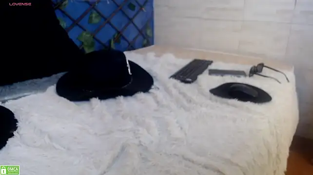shelby_col live cam on StripChat