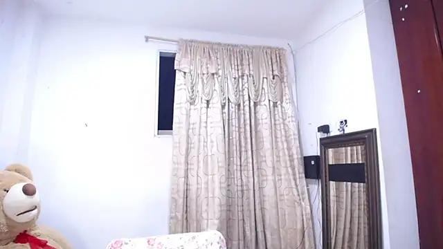 Lia_Liaa live cam on StripChat