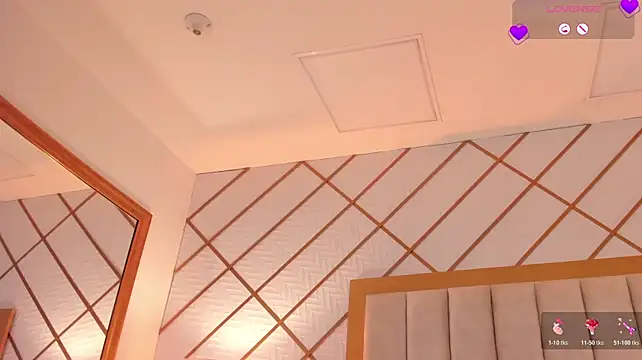 ZaraVesari live cam on StripChat