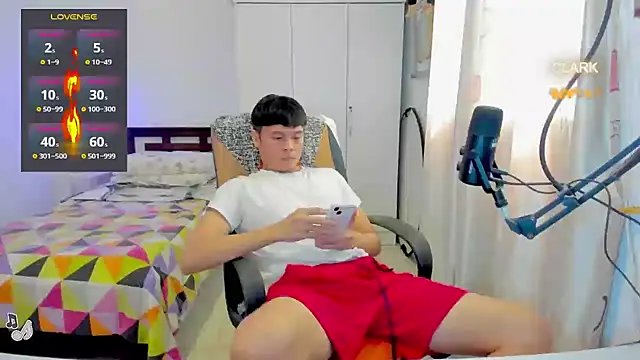 clarkdangerous live cam on StripChat
