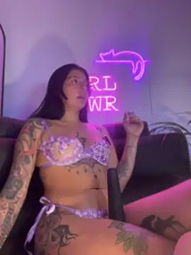 soyalanna live cam on StripChat