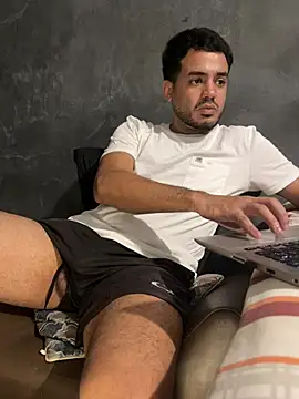 McLovin-10 live cam on StripChat