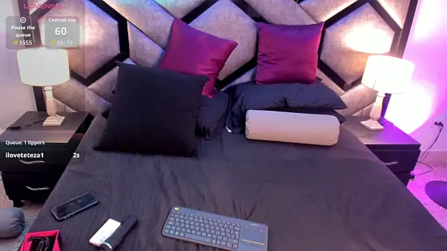 MilanDuval live sex cam