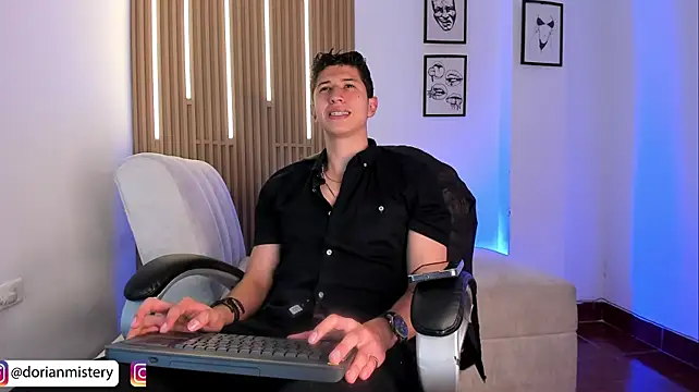 Dorianmistery2322_ live cam on StripChat