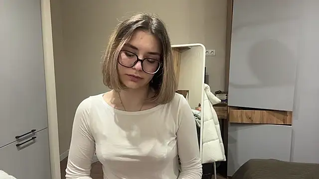 AnnaVelvetFire live cam on StripChat