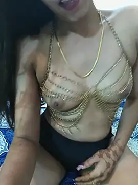 Glow_Queen live cam on StripChat